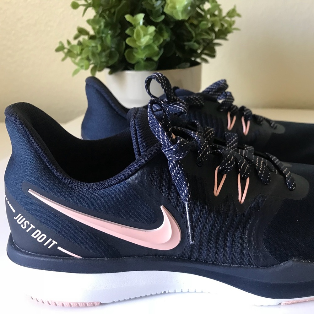 Nike Women’s In Season 8 Training Shoe-Navy